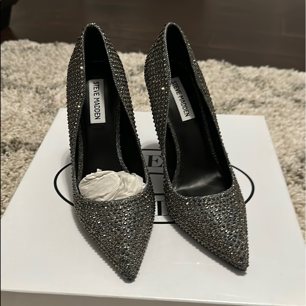 Beautiful new shine dark gray heels . Party mode